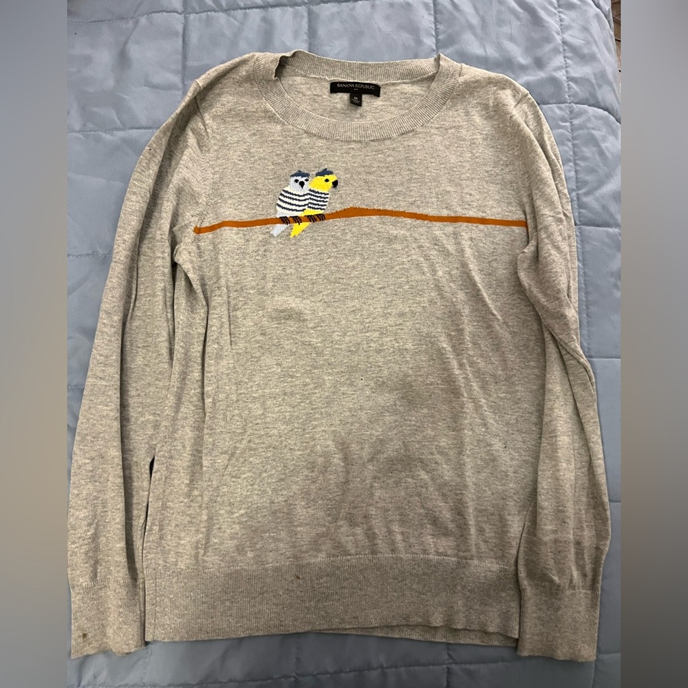 Banana Republic Gray Sweater with Birds size M